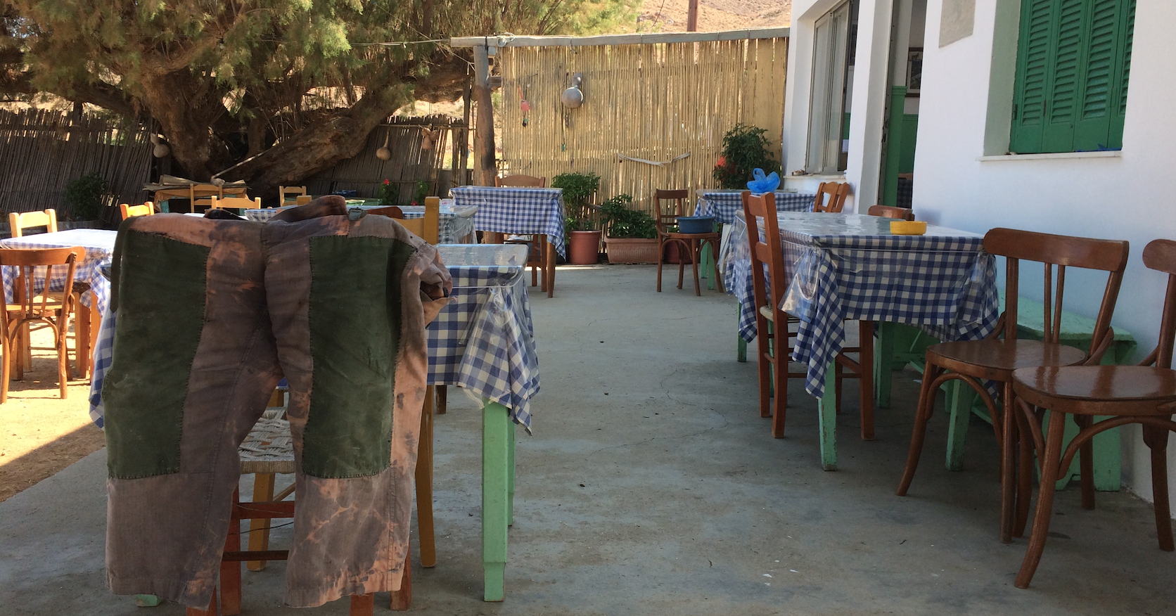 serifos-meet-the-locals-the-writers-home-travel-cyclades